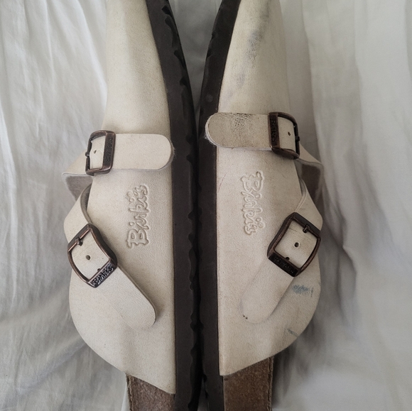 BIRKENSTOCK Birkis Dorian Cream Crisscross Clog Size: 9 - Picture 8 of 9